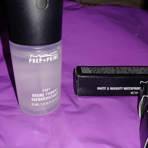 *FINAL*{Mac} Flawless Face Haul **BRAND NEW** - Picture 4 of 7